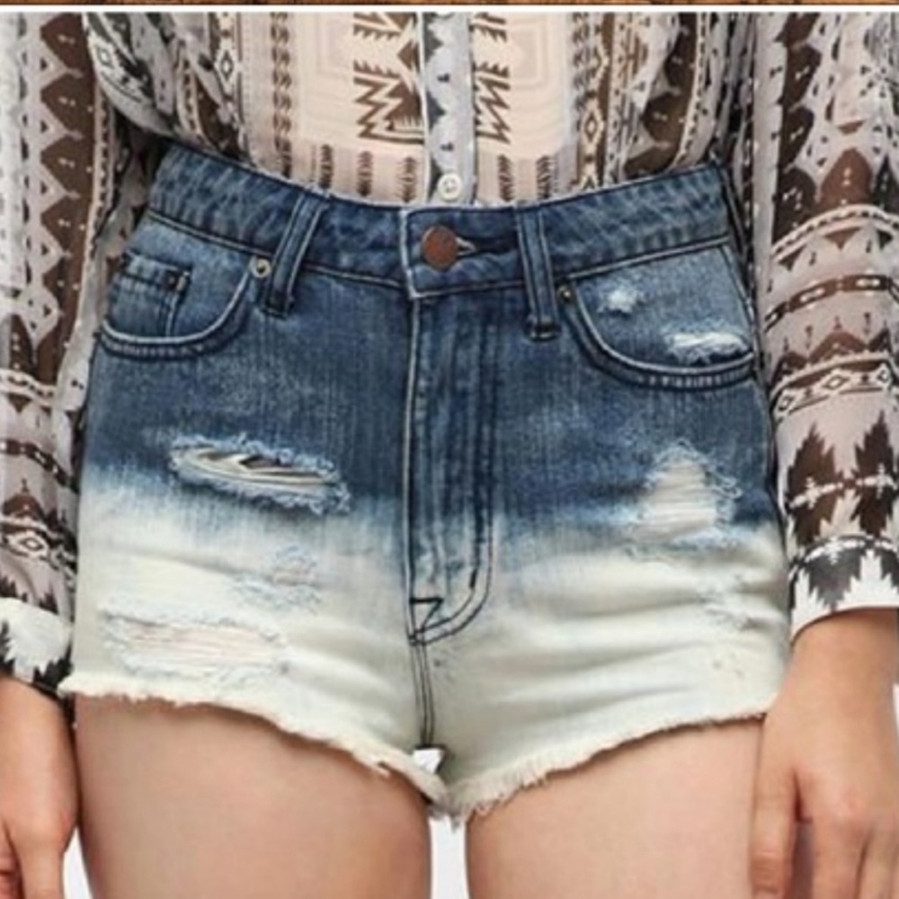 BDG High Rise Distressed Short Size 27